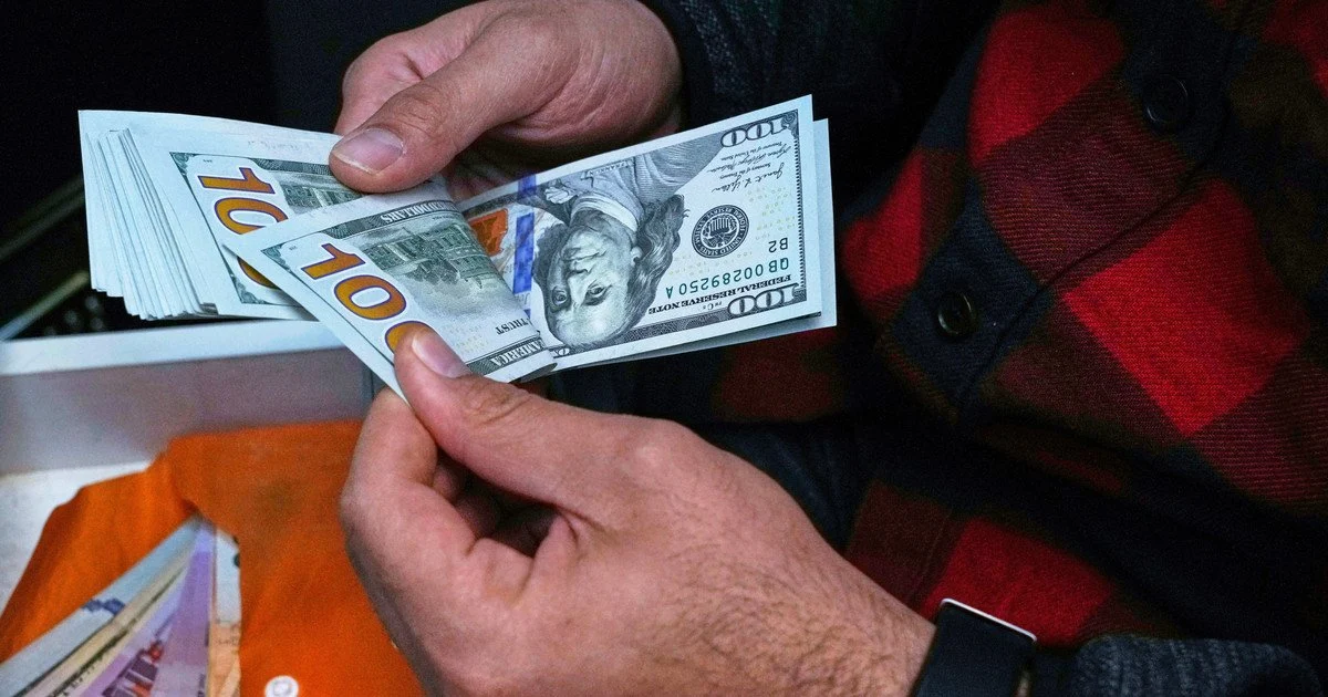 Вартість валют 12 серпня: ціна долара, євро та злотого Вартість валют 12 серпня: ціна долара, євро та злотого
