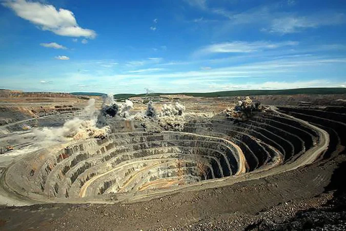 Дефіцит ліквідності та призупинення роботи портів та морського маршруту змушує прийняти рішення про призупинку роботи Полтавського гірничо-збагачувального комбінату — основного активу гірничорудної компанії Ferrexpo — з понеділка, 3 серпня.