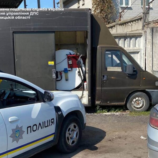 У Вінниці виявили мобільну нелегальну автозаправну станцію (фото)