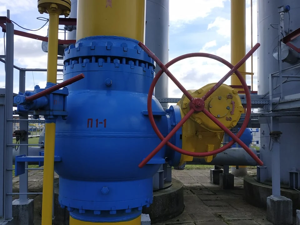Згідно з інформацією від Fitch Ratings, після перегляду умов єврооблігацій НАК «Нафтогаз України» на суму 0,6 млрд доларів США та 0,7 млрд євро, рейтингове агентство залишило довгостроковий рейтинг дефолту емітента (IDR) компанії на позначці «СС».