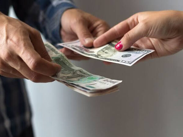 Більшість батьків досі підтримують фінансово дорослих дітей покоління Z — аналітика — Мінфін