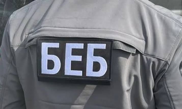Детективи Територіального управління БЕБ у Київській області спільно з кіберполіцією викрили масштабний конвертаційний центр, через який проводили тіньові розрахунки в аграрній сфері.
