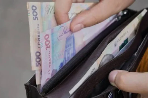 Зарплату можуть зменшити без зменшення тривалості робочого дня: що дозволено за умов воєнного стану…