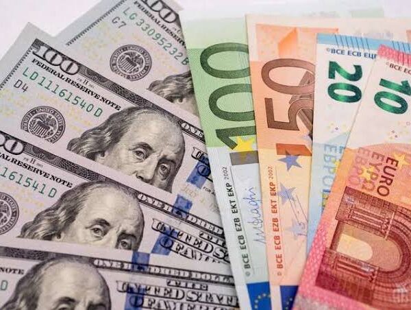 Обмінний курс 18 серпня: гривня ослабла щодо долара та євро — Мінфін