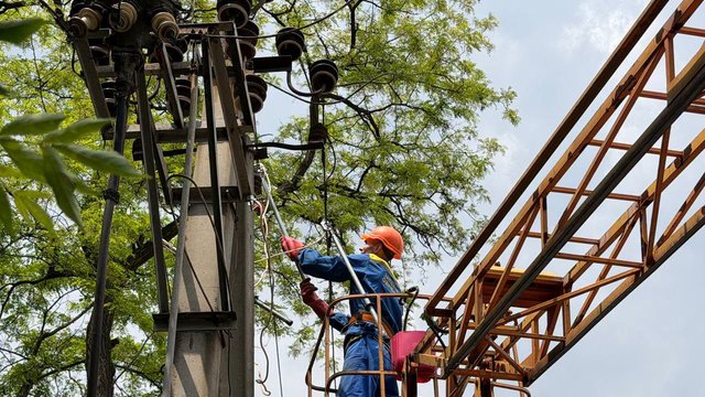 Мережі "Запоріжжяобленерго" з понеділка були атаковані РФ 17 разів та зазнали понад 100 пошкоджень – глава компанії