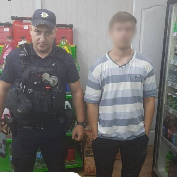 На автозаправці у Запоріжжі правоохоронці схопили підозрюваного у крадіжці (світлина)