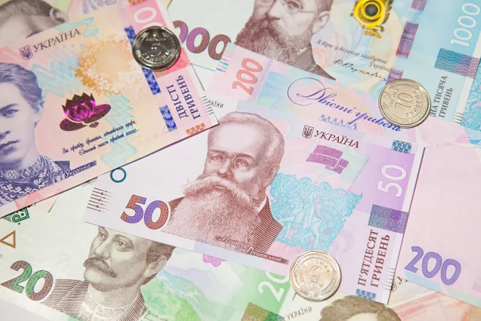 Середня зарплата в Україні зросла до майже 32,8 тисячі гривень: де платять найбільше