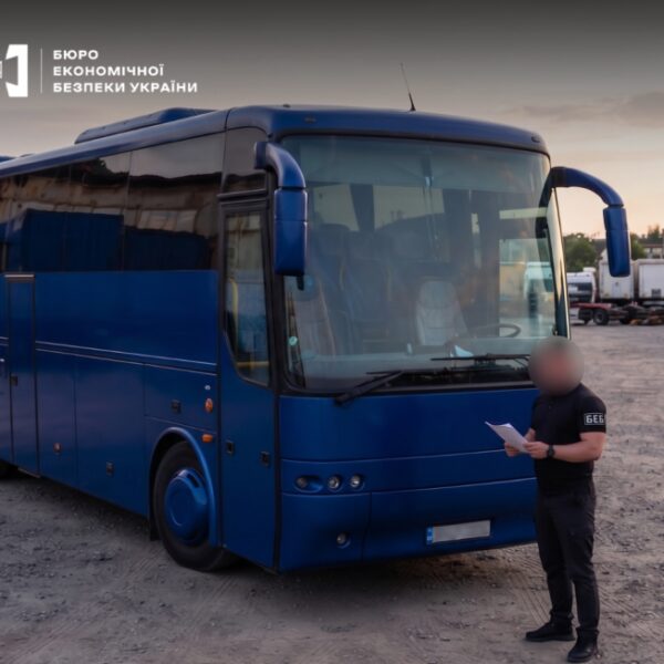 Дві київські транспортні компанії приховували понад 10 мільйонів гривень податків, здаючи транспорт в оренду, повідомляє Бюро економічної безпеки.