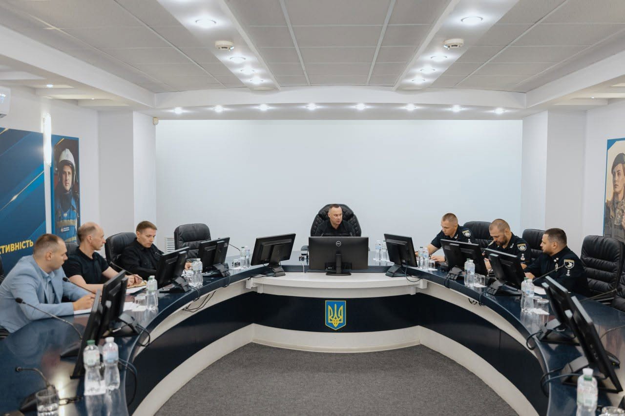 Міністерство внутрішніх справ цього відсьогодні запустило десятки нових комплексів автоматичної фіксації перевищення швидкості, а на українські дороги найближчими днями повернуться патрульні автомобілі «Фантом».