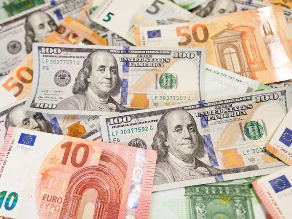 Долар та євро здешевшали: курс Нацбанку на 5 серпня — Мінфін
