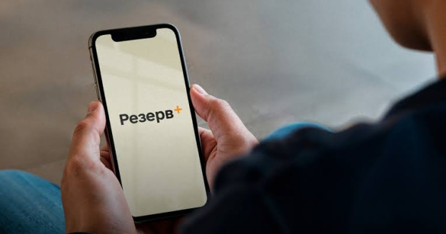 У понеділок вранці у роботі популярного державного застосунку «Резерв+» стався раптовий масштабний збій, який повністю заблокував користувачам доступ до авторизації.