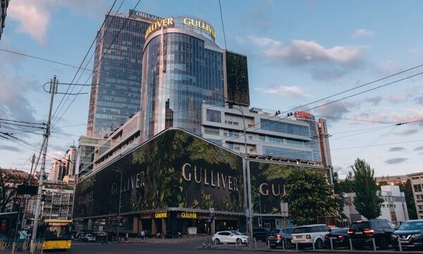 Ощадбанк і Укрексімбанк виставляють на продаж ТРЦ Gulliver за початковою вартістю 207 мільйонів доларів.