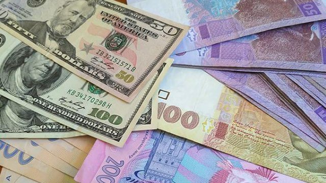 Офіційний курс гривні до євро на понеділок послабився до нового історичного мінімуму 52,2492 грн/EUR1