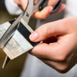 Законодавство запроваджує відповідальність за передачу банківських карток.