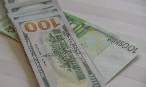 Аналітик спрогнозував курс долара понад 45 гривень: що впливатиме на валюту