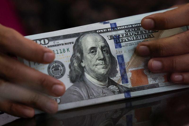 Зміцнення долара США відносно євро у вересні 2026 року.