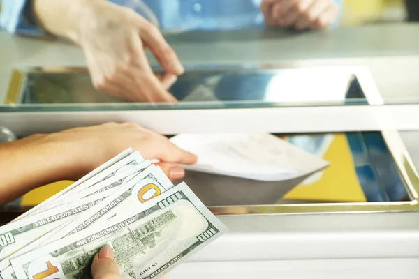 Мінфін: валютні перекази зараховуватимуть на рахунки виключно в гривні