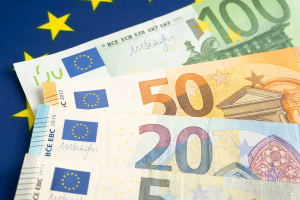 Євро втрачає позиції: Мінфін пояснює причини падіння курсу до долара