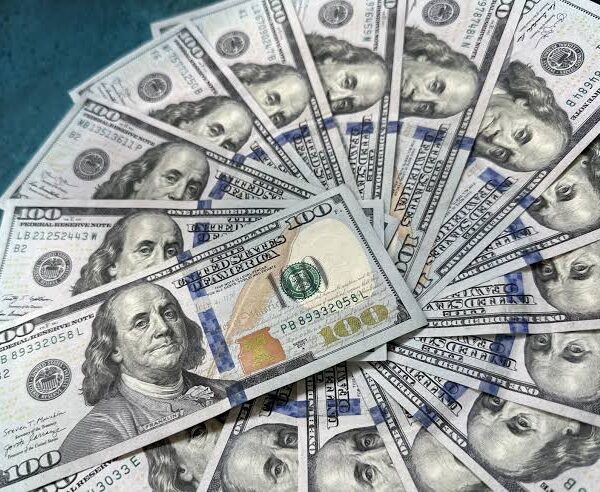 Курс валют на 9 вересня: долар стабільний, євро дешевшає