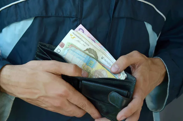 Зарплати в Україні в серпні: куди йдуть гроші