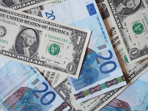 Долар і євро стрімко дорожчають на міжбанку: підсумки 1 вересня