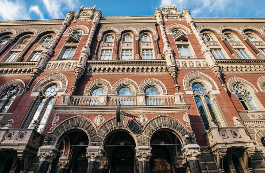 Нацбанк розкрив суми військових переказів зі спецрахунку